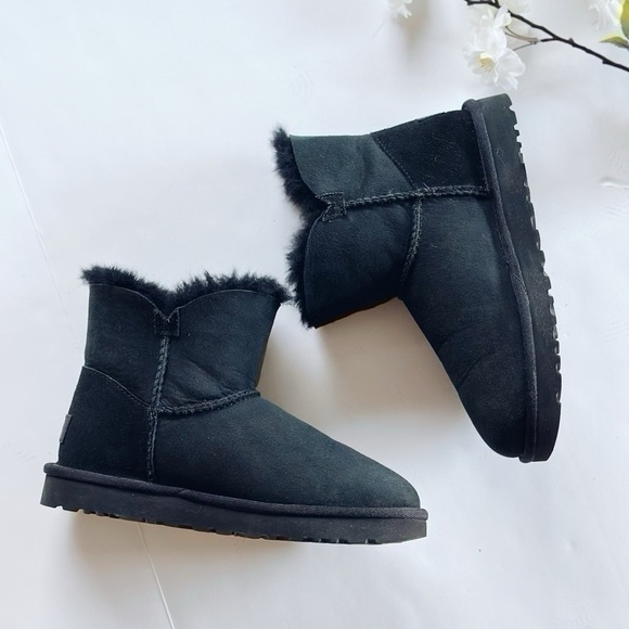 UGG Women’s Bailey Zip Mini Black Boots Size 5 - Picture 5 of 13